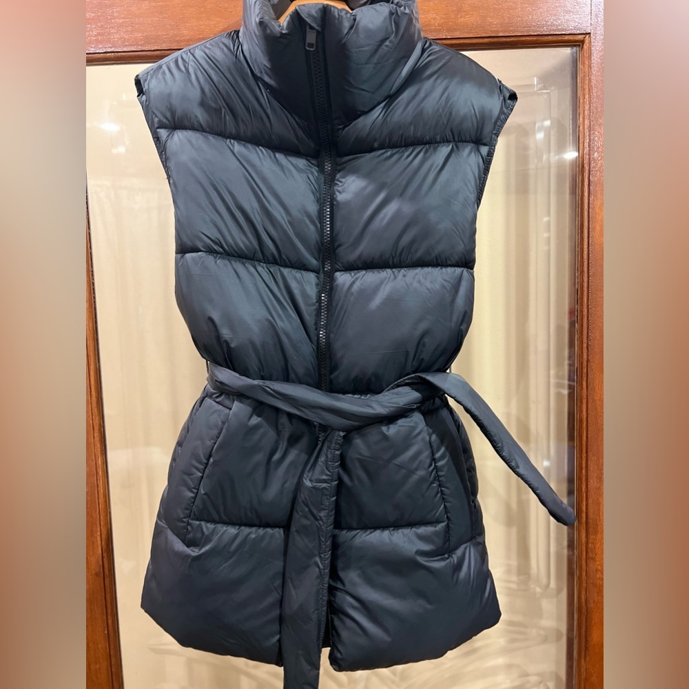H&M puffer vest. Size XS NEW